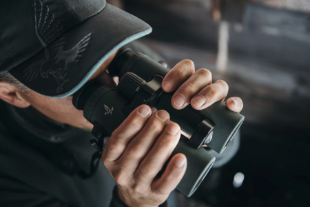 - Swarovski EL RANGE TA 10x42