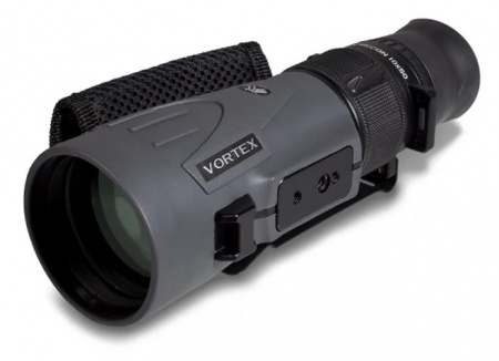 ��������� Vortex Recon R/T 15x50 � ������������ ������