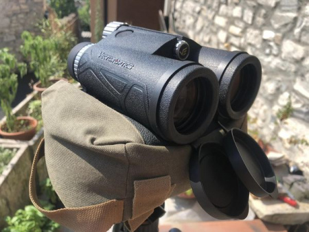 ������� � �������� ����������� Vector Optics Paragon 10x42